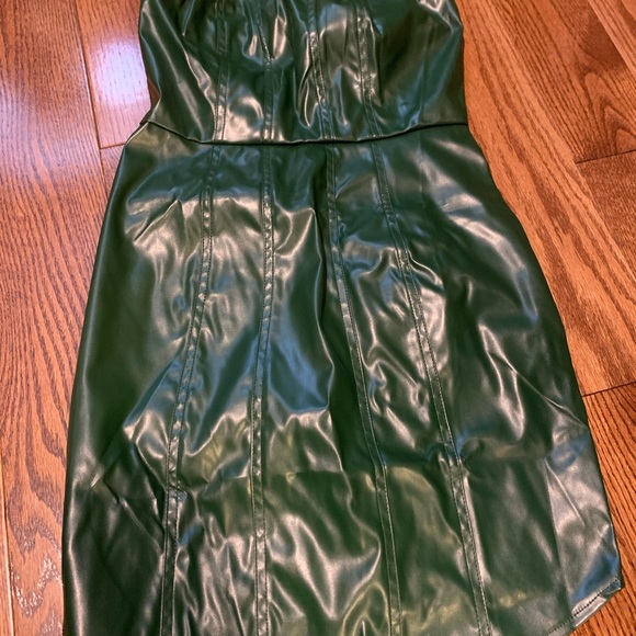 Dress - Picture 2 of 3